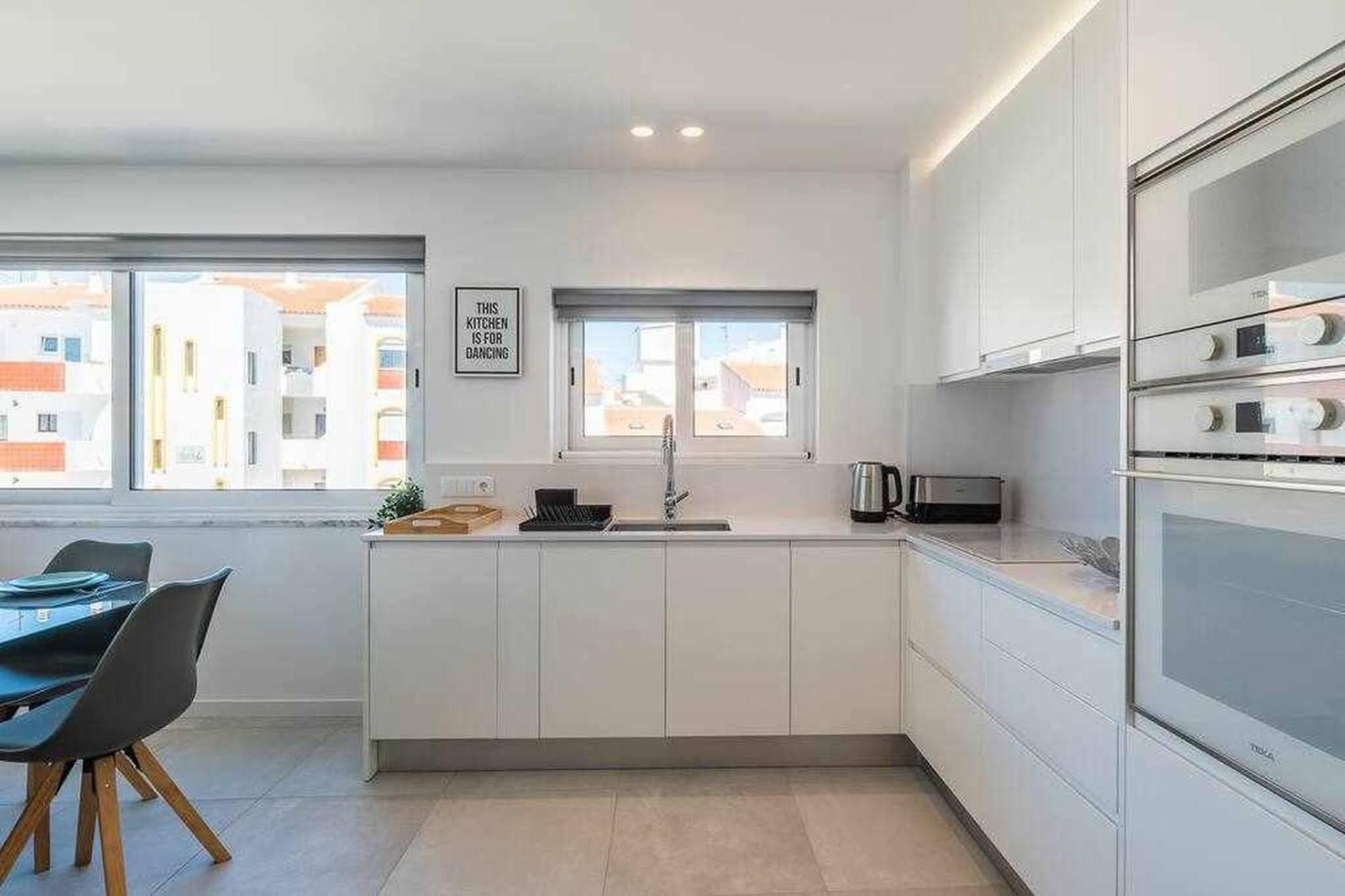 Central Town 2-Bedroom Apartment Albufeira Eksteriør billede