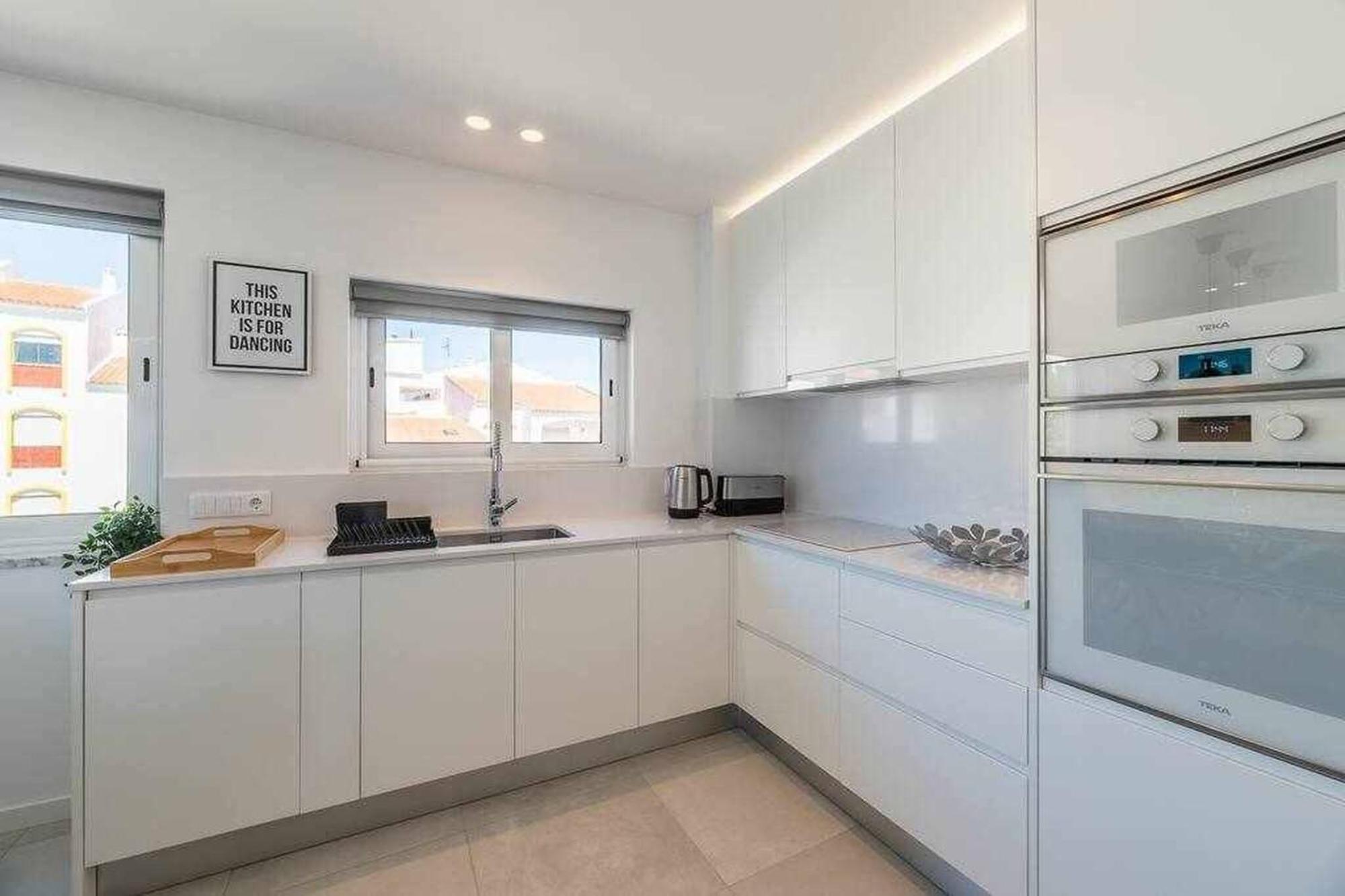 Central Town 2-Bedroom Apartment Albufeira Eksteriør billede